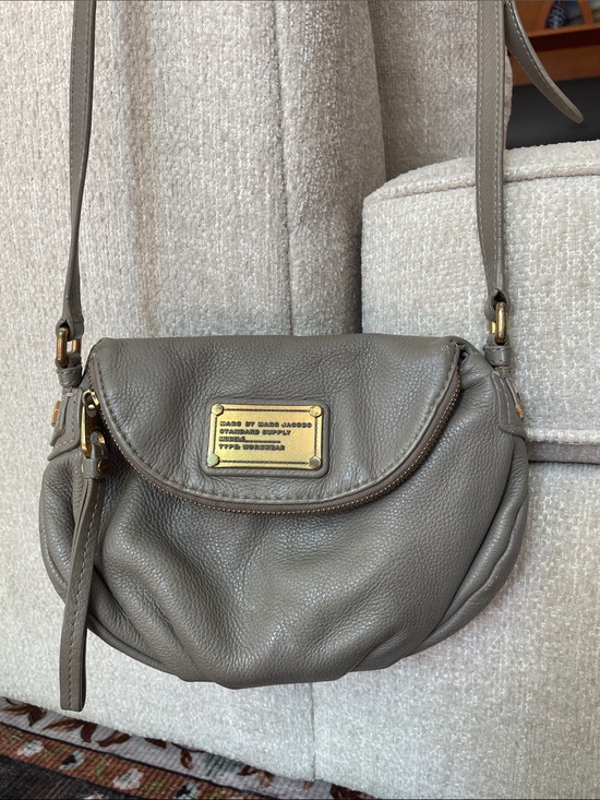 Marc By Marc Jacobs Handbags - Marc by Marc Jacobs Pebbled Gray Leather Natasha Crossbody Gold Plaque As Is